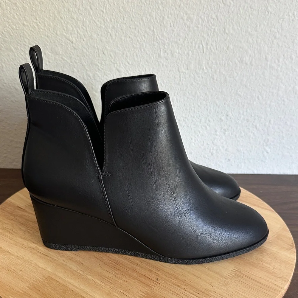 Journee Collection Womens Mylee Wedge Heel Booties